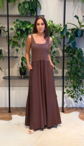 Pronta para uma transformação no visual? Descubra o poder do vestido midi