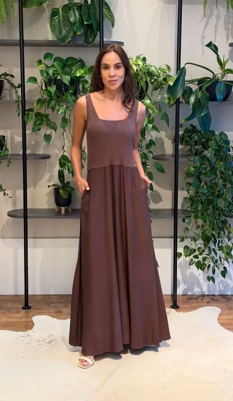 Pronta para uma transformação no visual? Descubra o poder do vestido midi