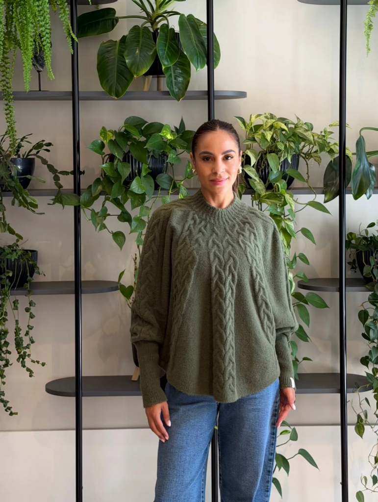 Capas femininas: Um toque de sofisticação no seu look de inverno